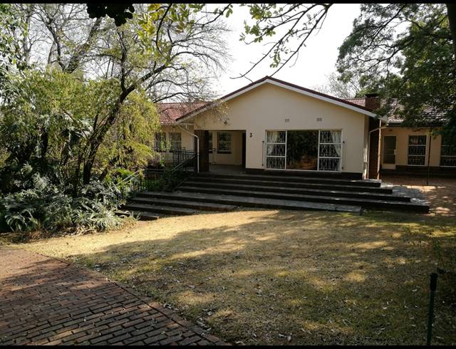 5 BEDROOM HOUSE TO LET IN PROTEA PARK